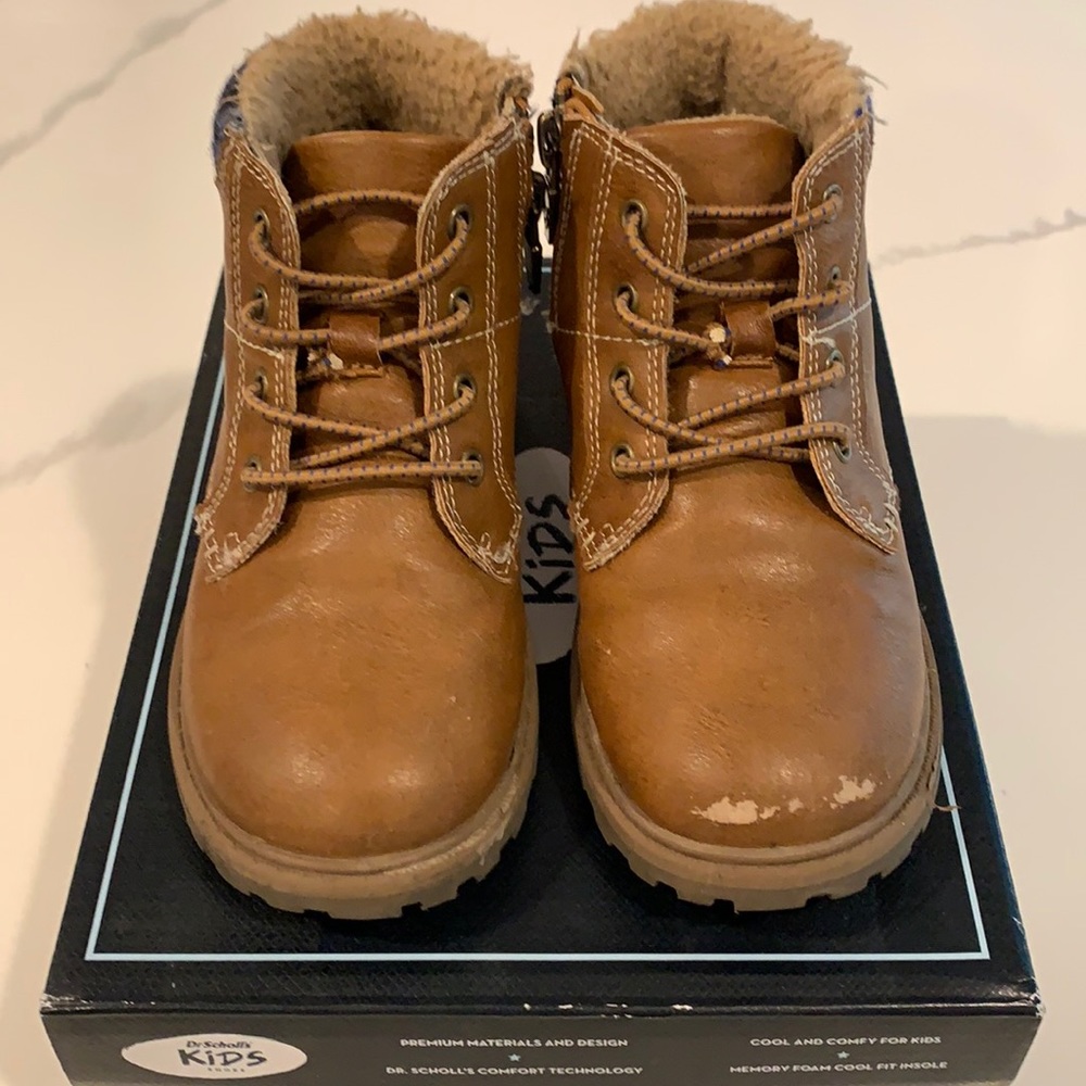 Dr. Scholls leather boots in size 10 (boys)